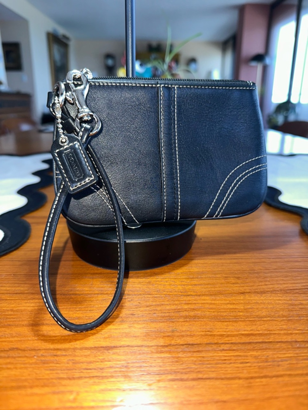 Coach Black Leather Wristlet • Contrast Stitch • Y2K Minimalist • Excellent